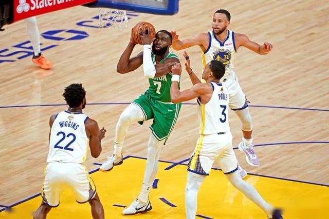 谁最像年轻时的你？ 梅西：只选一人肯定是亚马尔